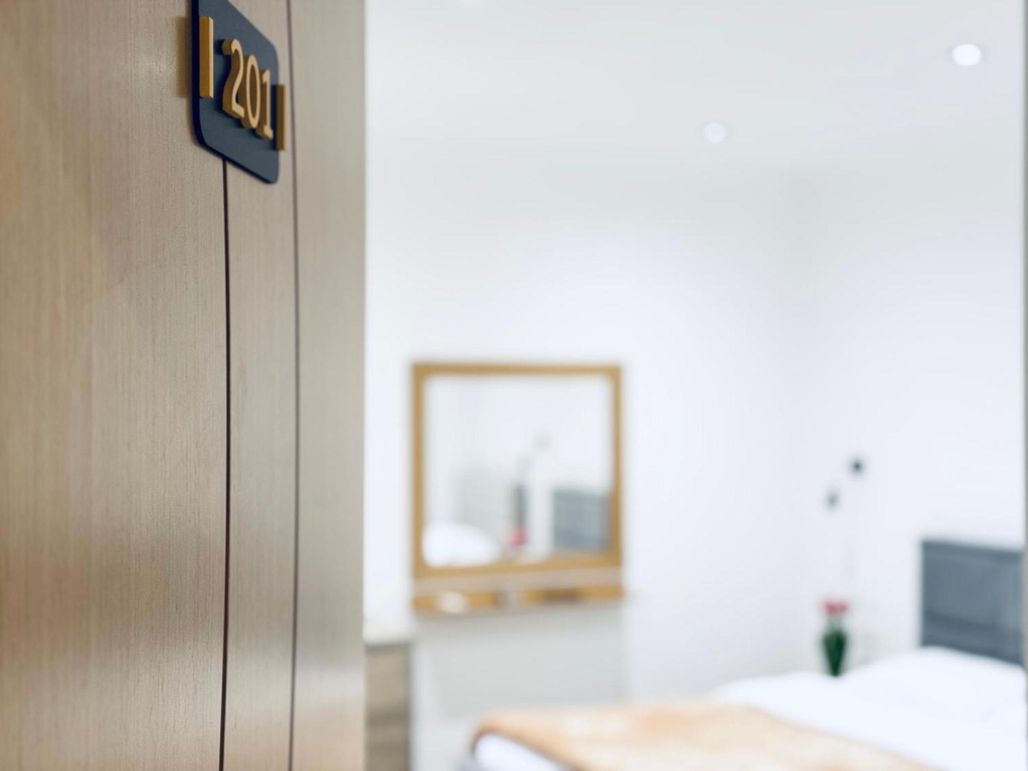 Kutal Park Inn Hotel Përmet Екстериор снимка