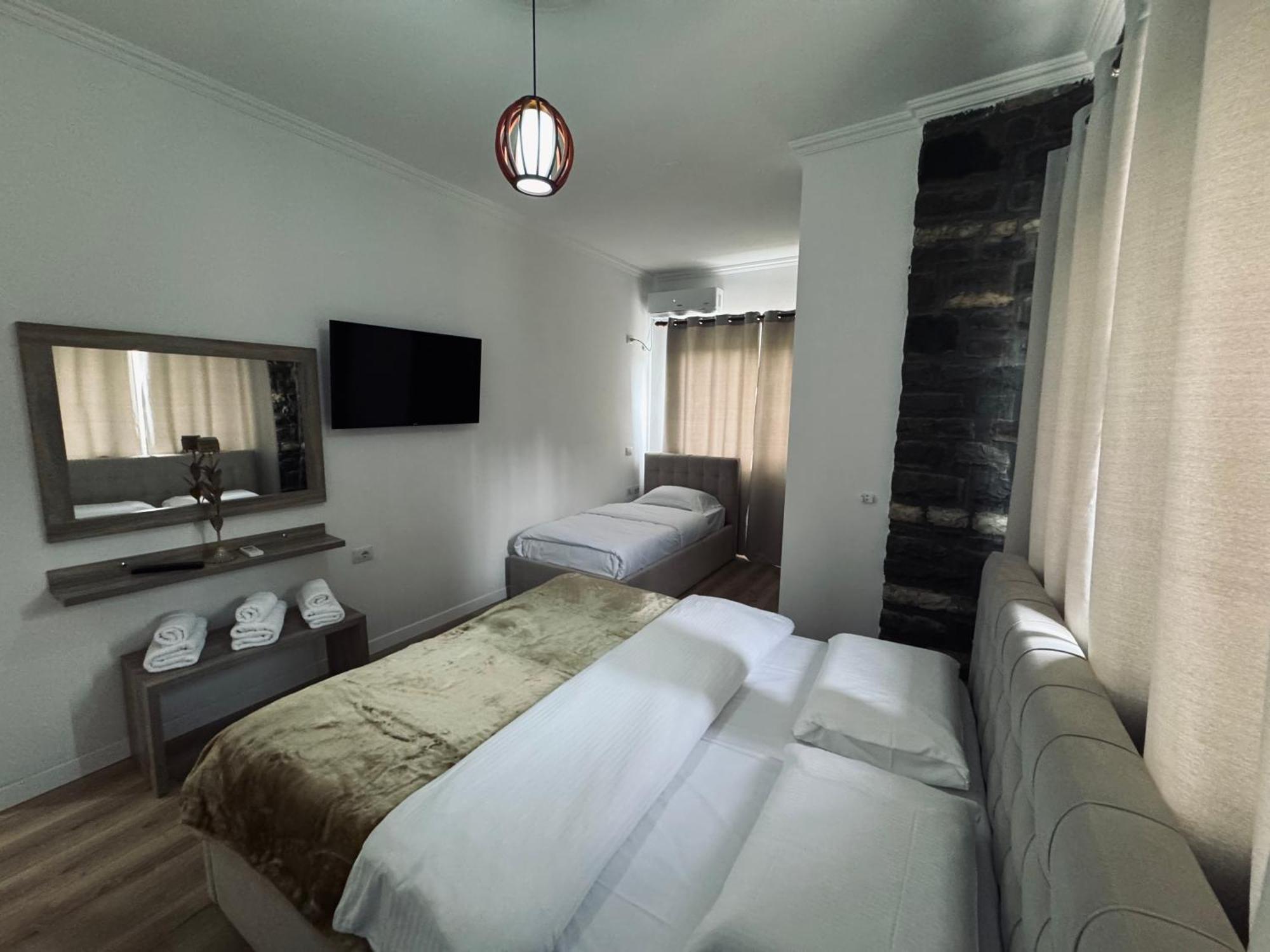 Kutal Park Inn Hotel Përmet Екстериор снимка