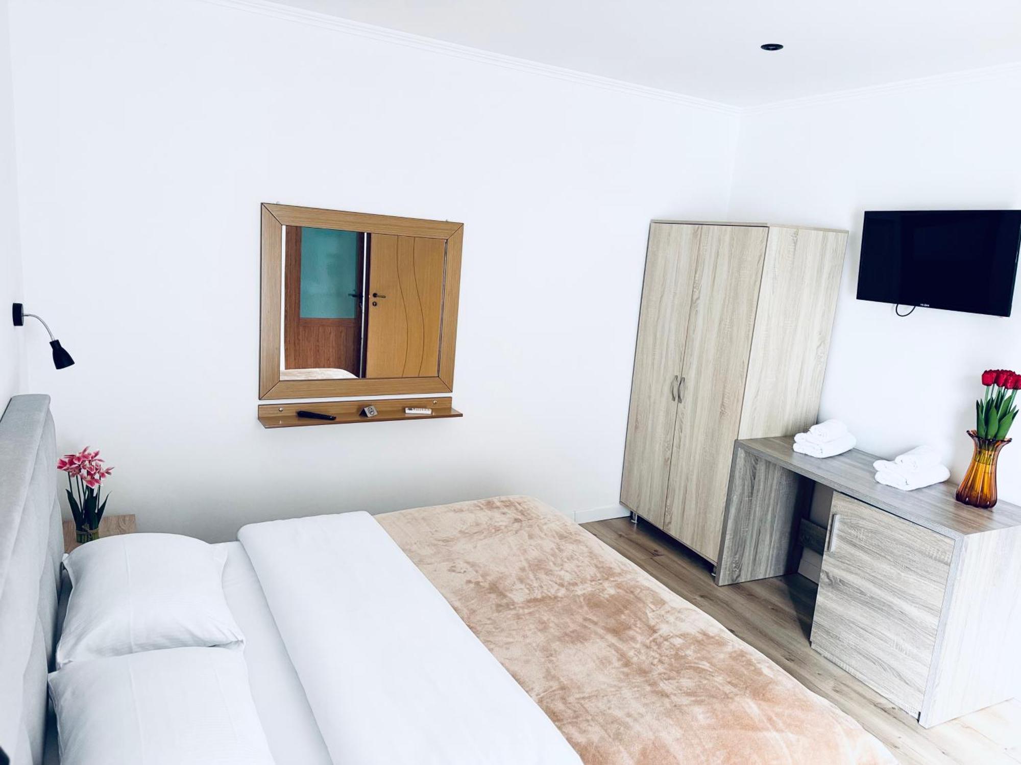 Kutal Park Inn Hotel Përmet Екстериор снимка